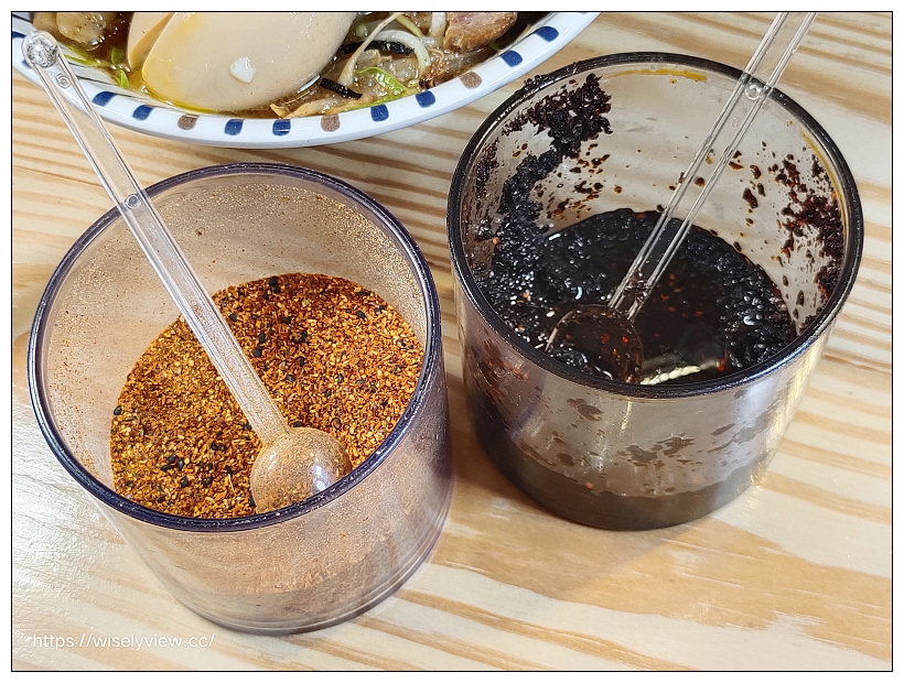 新北三重。幸花雞白湯拉麵專門店︱青醬中卷拉麵、松露干貝拉麵、黑蒜拉麵豪華版～捷運三重國小站美食 x 三和夜市美食