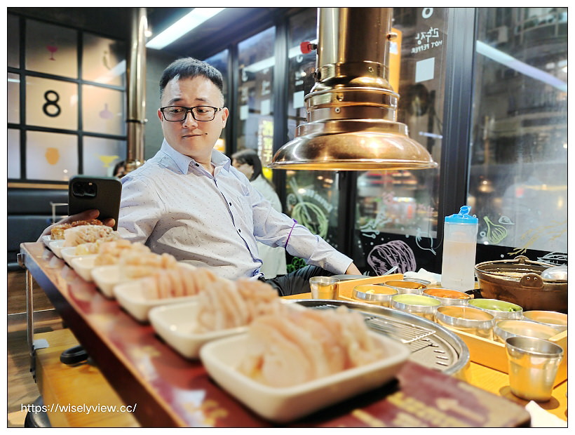 台北大安。韓國第一八色烤肉 忠孝旗艦店︱多種口味生菜包肉很正點,韓式醬淋牛五花搭豬肉年糕湯超搭~捷運忠孝敦化站美食 台北大安。韓國第一八色烤肉 忠孝旗艦店︱多種口味生菜包肉很正點,韓式醬淋牛五花搭豬肉年糕湯超搭~捷運忠孝敦化站美食