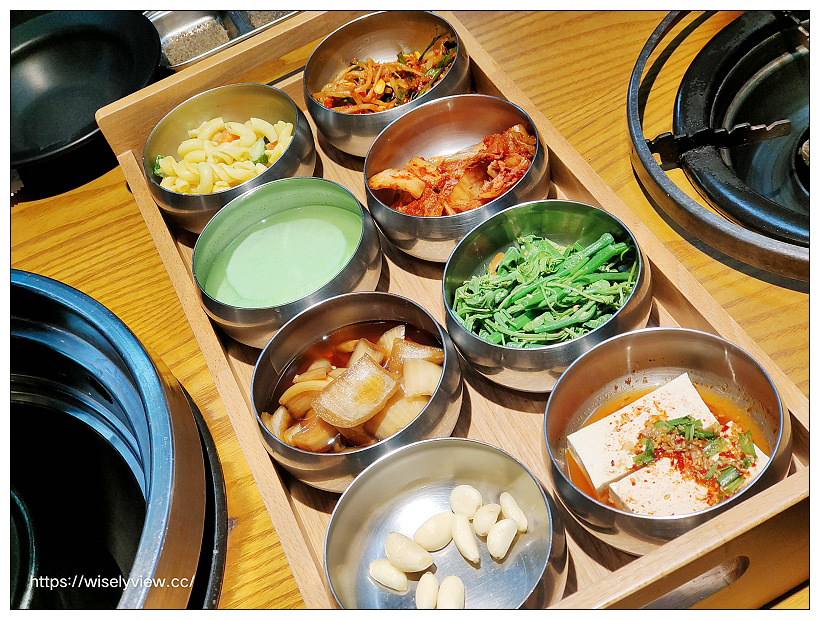 台北大安。韓國第一八色烤肉 忠孝旗艦店︱多種口味生菜包肉很正點,韓式醬淋牛五花搭豬肉年糕湯超搭~捷運忠孝敦化站美食 台北大安。韓國第一八色烤肉 忠孝旗艦店︱多種口味生菜包肉很正點,韓式醬淋牛五花搭豬肉年糕湯超搭~捷運忠孝敦化站美食