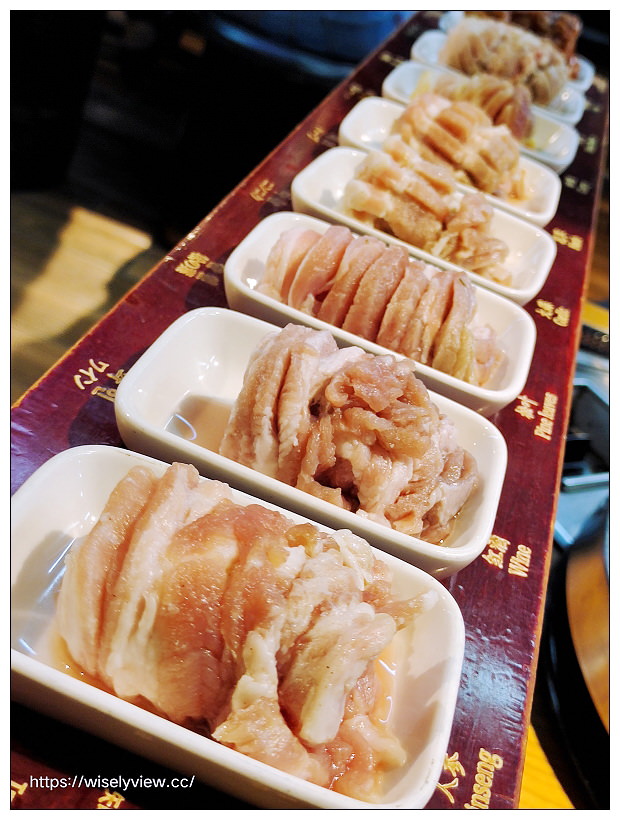 台北大安。韓國第一八色烤肉 忠孝旗艦店︱多種口味生菜包肉很正點,韓式醬淋牛五花搭豬肉年糕湯超搭~捷運忠孝敦化站美食 台北大安。韓國第一八色烤肉 忠孝旗艦店︱多種口味生菜包肉很正點,韓式醬淋牛五花搭豬肉年糕湯超搭~捷運忠孝敦化站美食