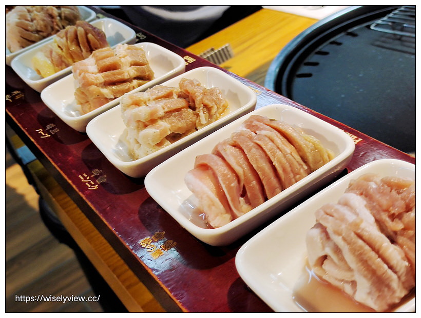 台北大安。韓國第一八色烤肉 忠孝旗艦店︱多種口味生菜包肉很正點,韓式醬淋牛五花搭豬肉年糕湯超搭~捷運忠孝敦化站美食 台北大安。韓國第一八色烤肉 忠孝旗艦店︱多種口味生菜包肉很正點,韓式醬淋牛五花搭豬肉年糕湯超搭~捷運忠孝敦化站美食