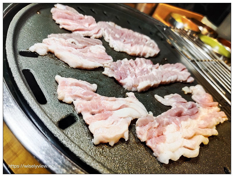 台北大安。韓國第一八色烤肉 忠孝旗艦店︱多種口味生菜包肉很正點,韓式醬淋牛五花搭豬肉年糕湯超搭~捷運忠孝敦化站美食 台北大安。韓國第一八色烤肉 忠孝旗艦店︱多種口味生菜包肉很正點,韓式醬淋牛五花搭豬肉年糕湯超搭~捷運忠孝敦化站美食