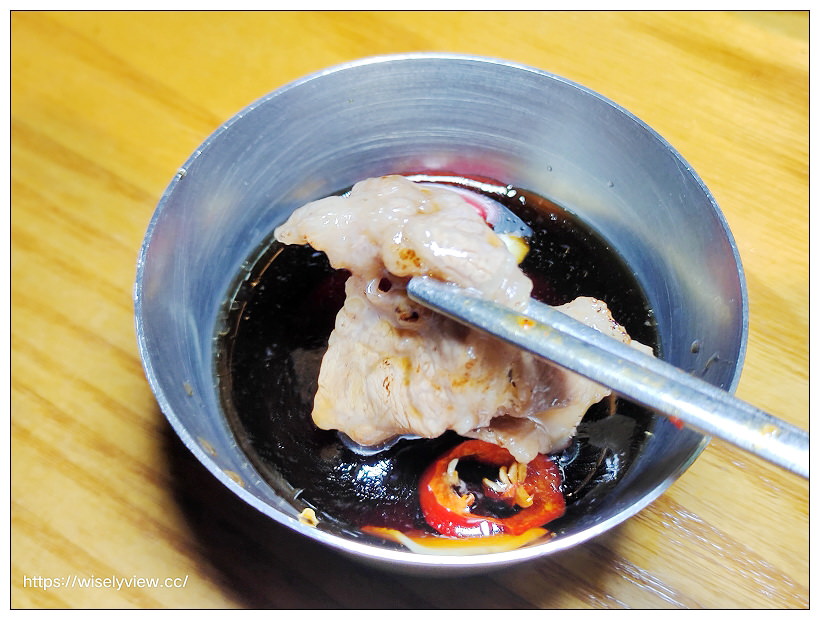 台北大安。韓國第一八色烤肉 忠孝旗艦店︱多種口味生菜包肉很正點,韓式醬淋牛五花搭豬肉年糕湯超搭~捷運忠孝敦化站美食 台北大安。韓國第一八色烤肉 忠孝旗艦店︱多種口味生菜包肉很正點,韓式醬淋牛五花搭豬肉年糕湯超搭~捷運忠孝敦化站美食