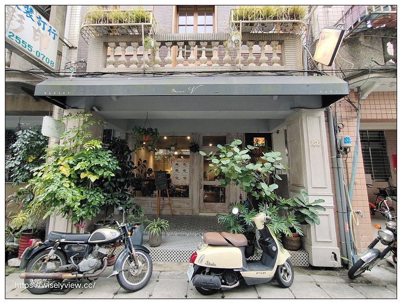 台北大同。Miss V Bakery Cafe 赤峰店︱南西商圈知名手作甜點店，必嚐肉桂捲和限定蛋糕~捷運中山站美食