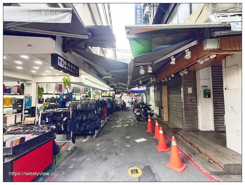 台北士林。金龍焢肉飯︱士林夜市從早吃到晚銅板美味～捷運劍潭站美食 x 士林美食 x 士林夜市美食