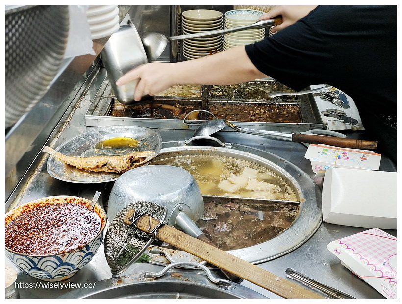 台北士林。金龍焢肉飯︱士林夜市從早吃到晚銅板美味～捷運劍潭站美食 x 士林美食 x 士林夜市美食