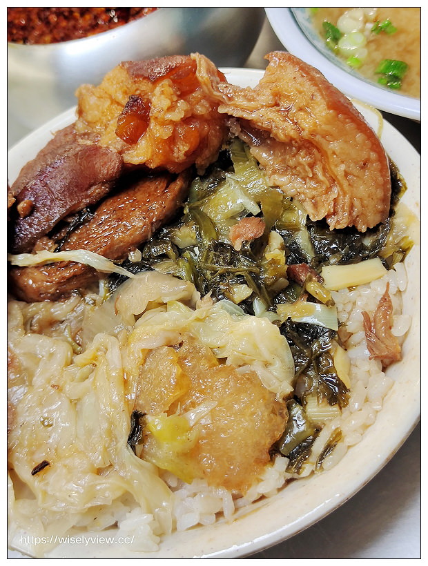 台北士林。金龍焢肉飯︱士林夜市從早吃到晚銅板美味～捷運劍潭站美食 x 士林美食 x 士林夜市美食