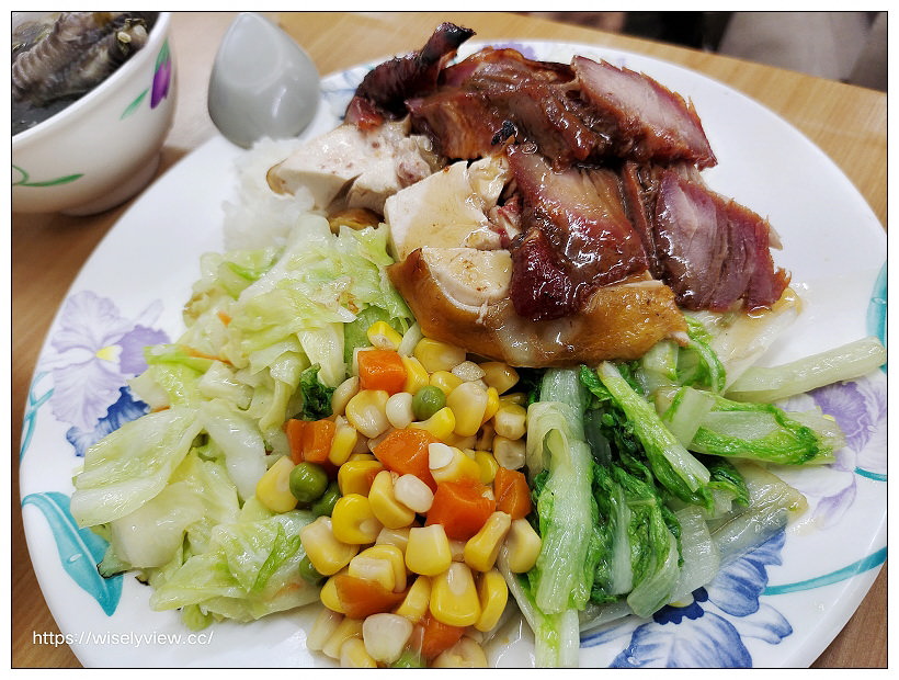 宜蘭 粵湘園小吃部︱烤鴨燒臘便當專賣，排骨飯與港式炒麵也大推︱2022食記