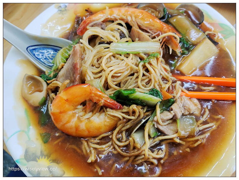 宜蘭 粵湘園小吃部︱烤鴨燒臘便當專賣，排骨飯與港式炒麵也大推︱2022食記