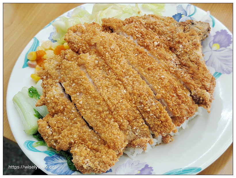 宜蘭 粵湘園小吃部︱烤鴨燒臘便當專賣，排骨飯與港式炒麵也大推︱2022食記