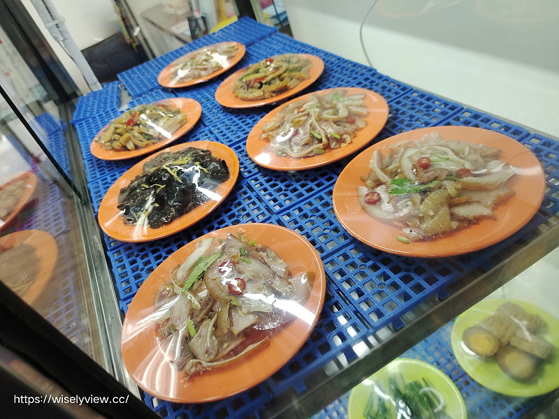 台北內湖。親親牛肉麵食館︱清淡風格價格平實，環境整潔乾淨～捷運東湖站美食