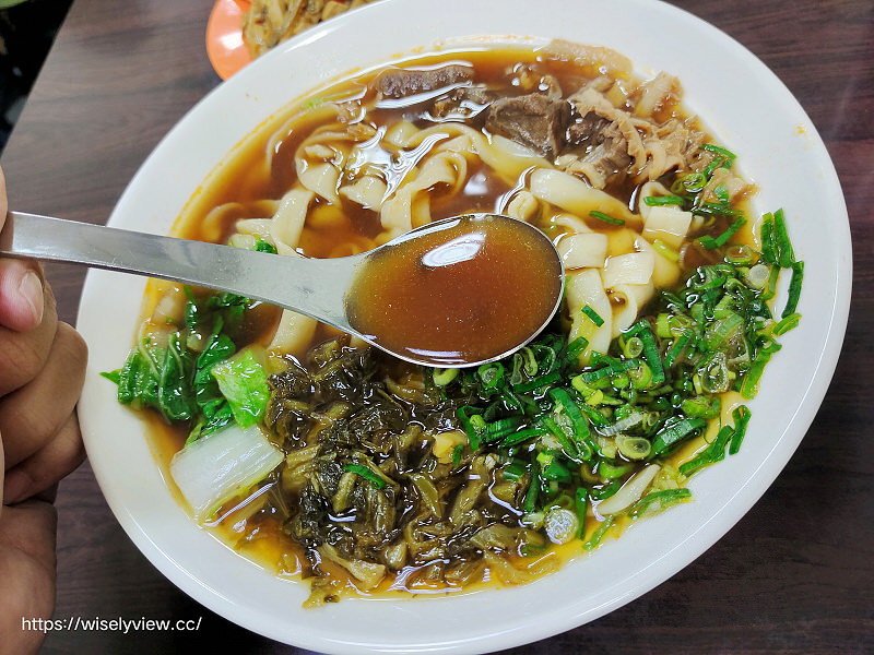 台北內湖。親親牛肉麵食館︱清淡風格價格平實，環境整潔乾淨～捷運東湖站美食