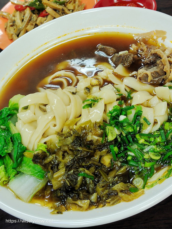 台北內湖。親親牛肉麵食館︱清淡風格價格平實，環境整潔乾淨～捷運東湖站美食