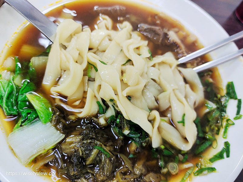 台北內湖。親親牛肉麵食館︱清淡風格價格平實，環境整潔乾淨～捷運東湖站美食