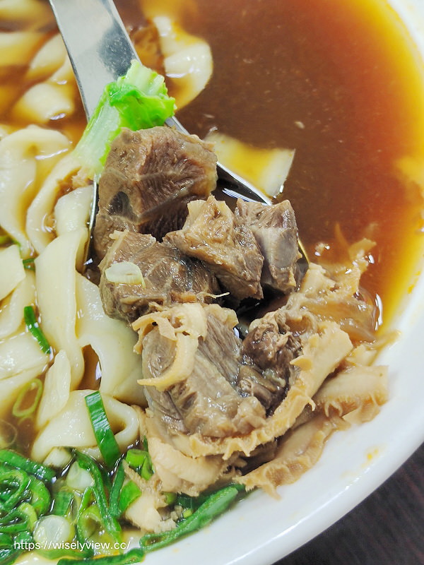 台北內湖。親親牛肉麵食館︱清淡風格價格平實，環境整潔乾淨～捷運東湖站美食