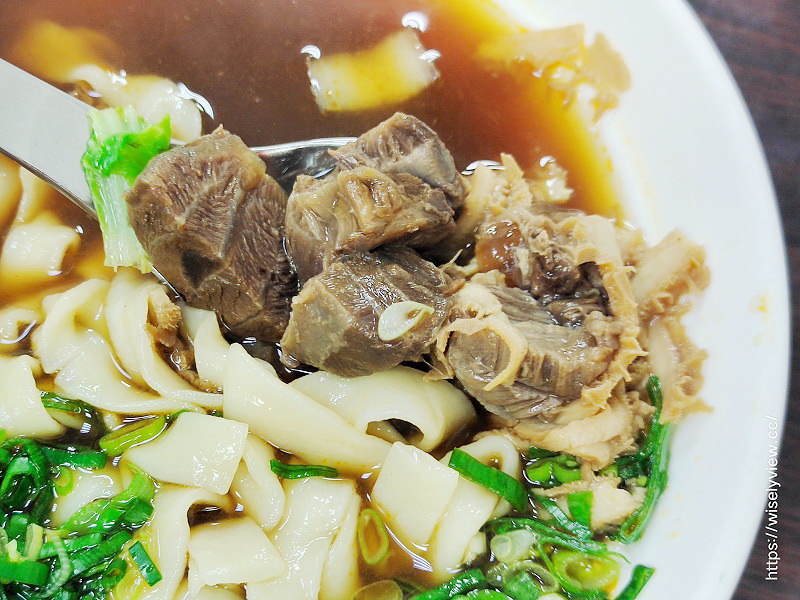 台北內湖。親親牛肉麵食館︱清淡風格價格平實，環境整潔乾淨～捷運東湖站美食