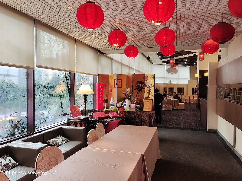 翠庭中餐廳-世貿國際會館。台北天成大飯店︱一鴨三吃：片皮鴨卷餅、乾鍋川味鴨架骨、鴨絲西魯米～捷運台北101世貿站美食