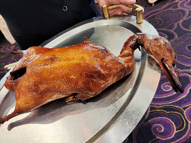翠庭中餐廳-世貿國際會館。台北天成大飯店︱一鴨三吃：片皮鴨卷餅、乾鍋川味鴨架骨、鴨絲西魯米～捷運台北101世貿站美食