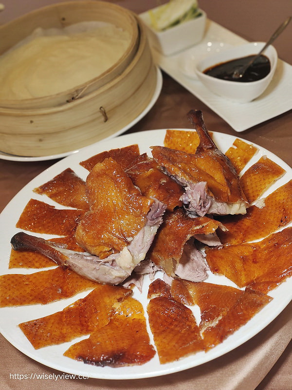 翠庭中餐廳-世貿國際會館。台北天成大飯店︱一鴨三吃：片皮鴨卷餅、乾鍋川味鴨架骨、鴨絲西魯米～捷運台北101世貿站美食