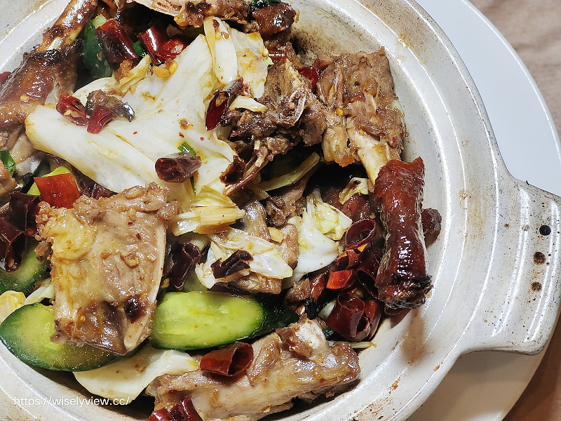 翠庭中餐廳-世貿國際會館。台北天成大飯店︱一鴨三吃：片皮鴨卷餅、乾鍋川味鴨架骨、鴨絲西魯米～捷運台北101世貿站美食