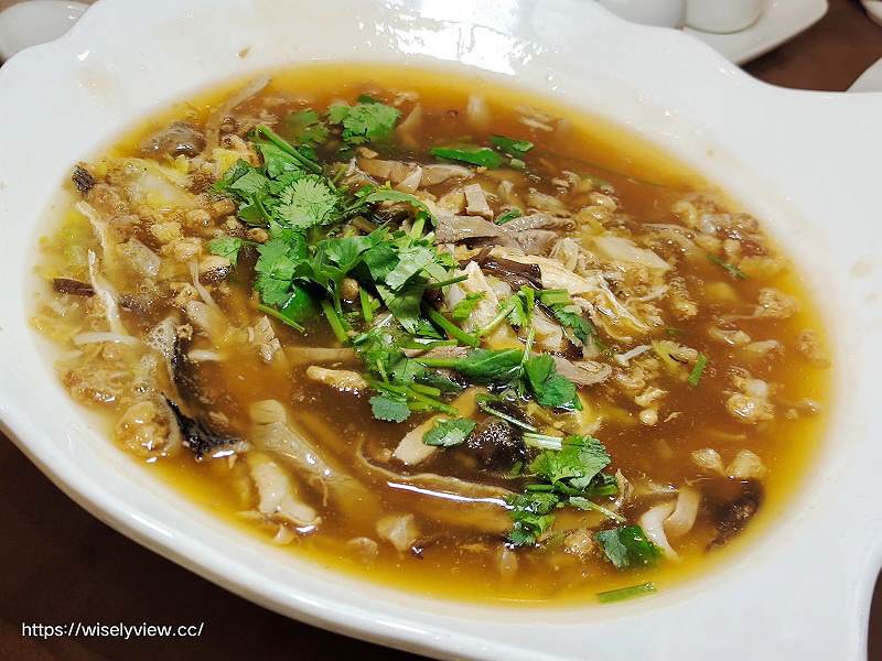 翠庭中餐廳-世貿國際會館。台北天成大飯店︱一鴨三吃：片皮鴨卷餅、乾鍋川味鴨架骨、鴨絲西魯米～捷運台北101世貿站美食