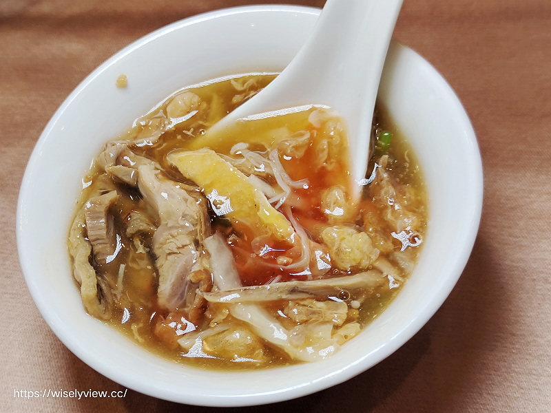 翠庭中餐廳-世貿國際會館。台北天成大飯店︱一鴨三吃：片皮鴨卷餅、乾鍋川味鴨架骨、鴨絲西魯米～捷運台北101世貿站美食