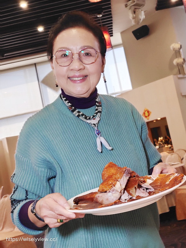 翠庭中餐廳-世貿國際會館。台北天成大飯店︱一鴨三吃：片皮鴨卷餅、乾鍋川味鴨架骨、鴨絲西魯米～捷運台北101世貿站美食
