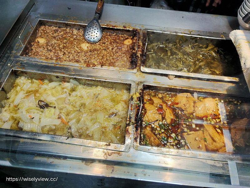 新北三重。唯豐魯肉飯︱平價酸菜滷肉飯，紅燒肉套餐最推～捷運菜寮站美食