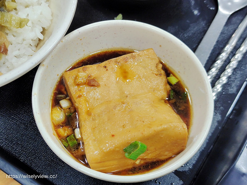 新北三重。唯豐魯肉飯︱平價酸菜滷肉飯，紅燒肉套餐最推～捷運菜寮站美食