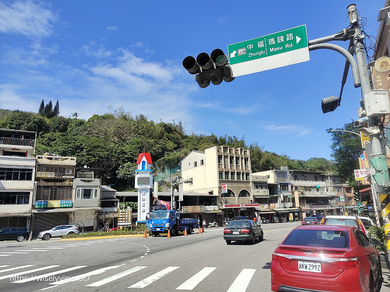 新北萬里。樂透小吃 排骨酥麵︱湯清肉嫩大碗公早午餐，在地老字號銅板小吃～萬里香雞排也推