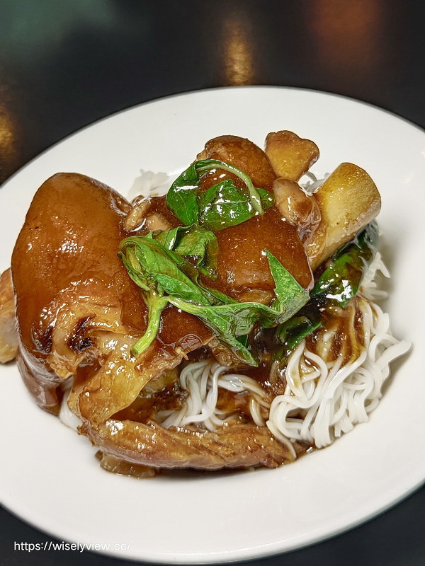 點水樓。閏月豬腳麵線添壽︱黃豆豬腳湯、九層塔紅燒豬腳～捷運忠孝復興站美食 x 點水樓復興店美食