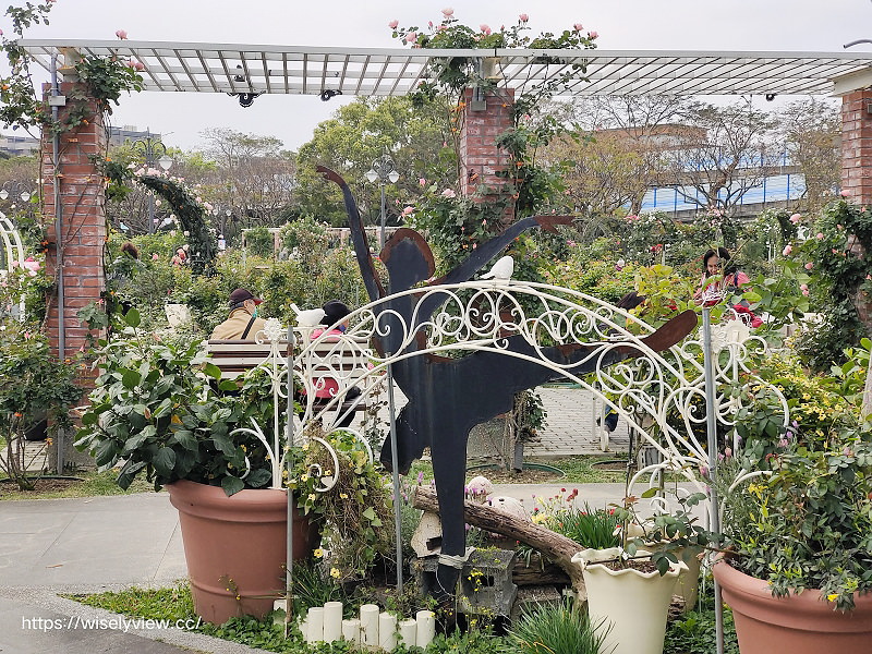 台北中山。台北玫瑰園︱台北玫瑰展 3/1-3/31 八百種繁花綻放，六大展區活動交通實拍分享