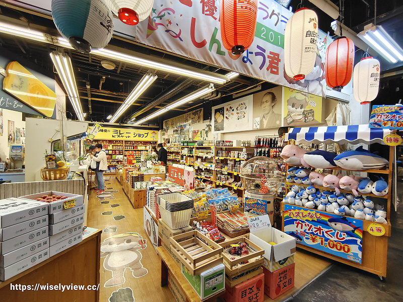 高知。弘人市場 ひろめ市場︱夜間屋台庶民土佐美食匯集處，相鄰大橋通步行3分鐘～必嚐料理推薦分享
