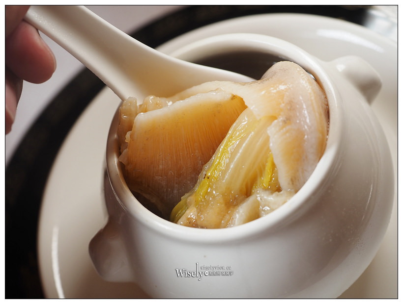 2023 母親節餐廳。台北福華大飯店：寵愛女王，綻放美力︱澎湃超值桌菜加送餐飲抵用券，現場表演還有美甲上色、護膚體驗與特製花束好禮