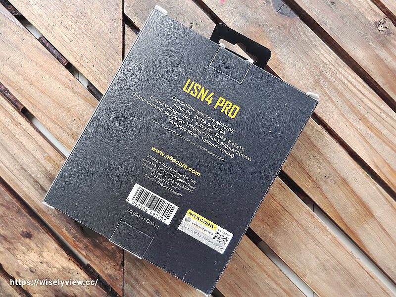 SONY A7M4。相機配件採購記錄︱（STC）手把／濾鏡／螢幕玻璃保護貼、（樂福數位）NP FZ-100副廠鋰電、液晶顯示屏雙座充、33W快充充電器