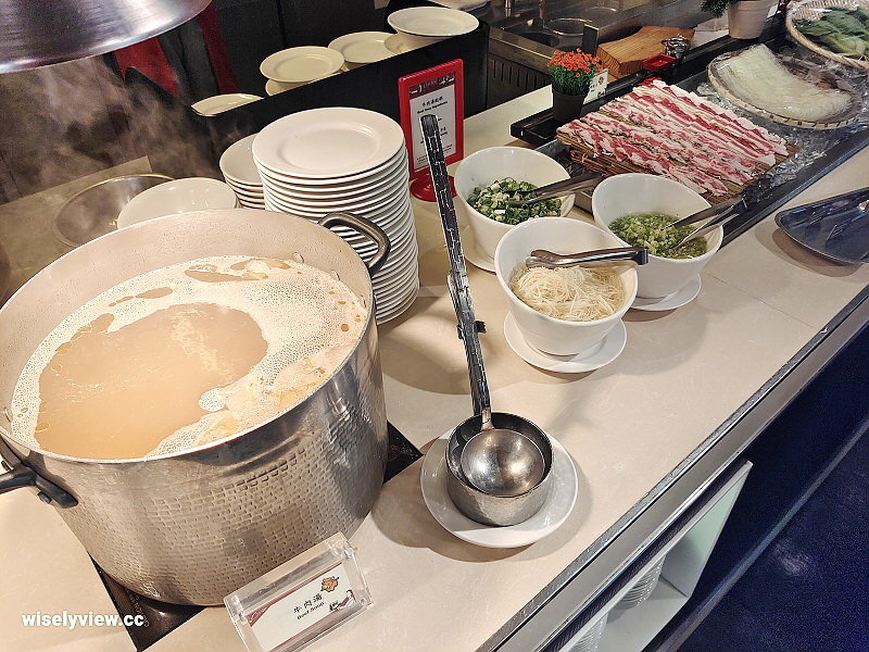 台北凱撒大飯店。Checkers 吃到飽自助餐廳︱泰饗宴美食季，主打十道經典料理～捷運台北車站美食