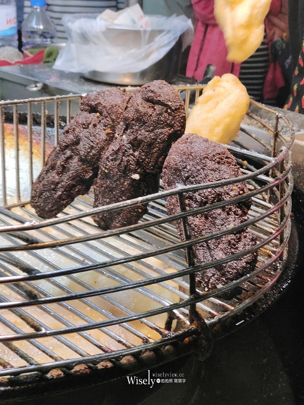 高雄自強夜市。老牌白糖粿︱人氣排隊銅板美食，紫米炸也大推～捷運三多商圈站美食
