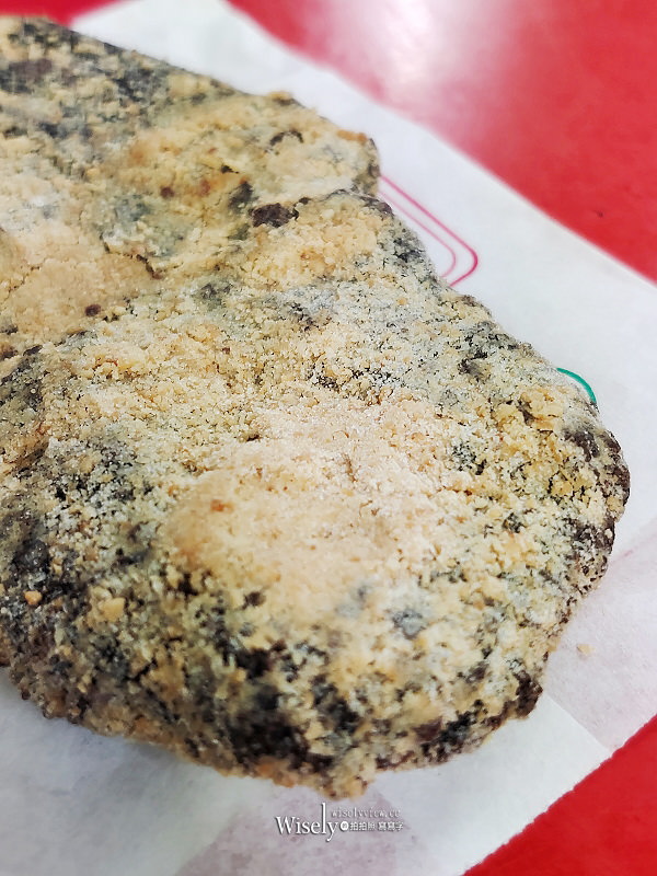 高雄自強夜市。老牌白糖粿︱人氣排隊銅板美食，紫米炸也大推～捷運三多商圈站美食