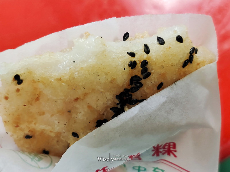 高雄自強夜市。老牌白糖粿︱人氣排隊銅板美食，紫米炸也大推～捷運三多商圈站美食