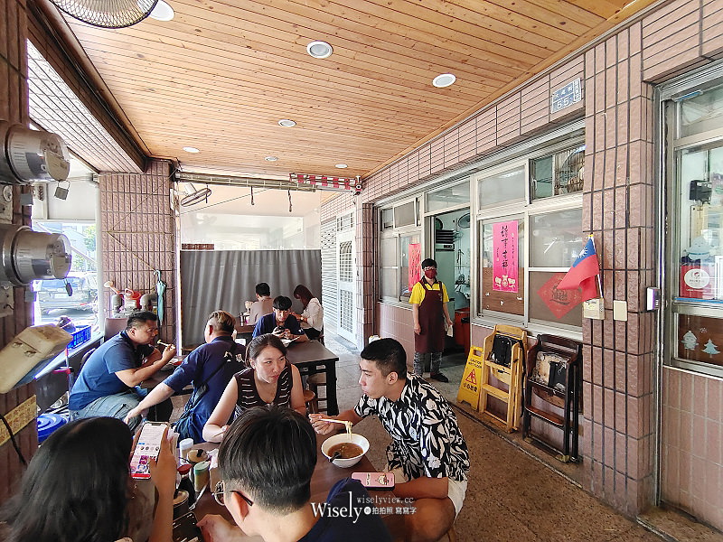高雄。港園牛肉麵︱必點牛肉拌麵大碗平價又實料,捷運鹽埕埔站美食 x 駁二特區美食 高雄。港園牛肉麵︱必點牛肉拌麵大碗平價又實料,捷運鹽埕埔站美食 x 駁二特區美食