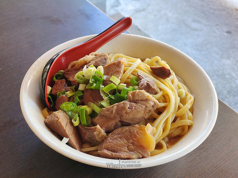 高雄。港園牛肉麵︱必點牛肉拌麵大碗平價又實料,捷運鹽埕埔站美食 x 駁二特區美食 高雄。港園牛肉麵︱必點牛肉拌麵大碗平價又實料,捷運鹽埕埔站美食 x 駁二特區美食