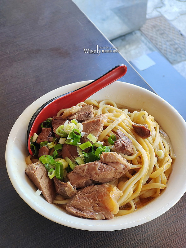 高雄。港園牛肉麵︱必點牛肉拌麵大碗平價又實料,捷運鹽埕埔站美食 x 駁二特區美食 高雄。港園牛肉麵︱必點牛肉拌麵大碗平價又實料,捷運鹽埕埔站美食 x 駁二特區美食