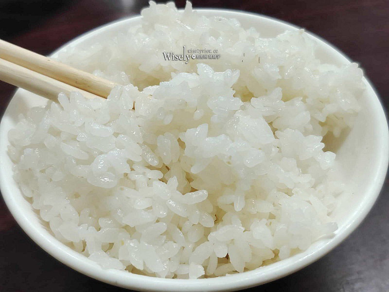 南港炒牛肉店︱老字號排隊小吃，鮮魚味噌湯米飯好吃~捷運南港展覽館站美食