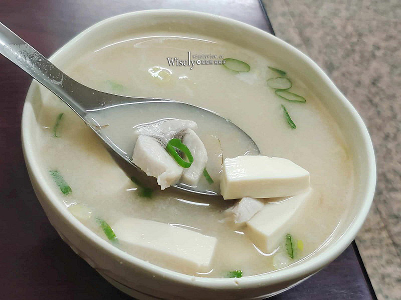 南港炒牛肉店︱老字號排隊小吃，鮮魚味噌湯米飯好吃~捷運南港展覽館站美食