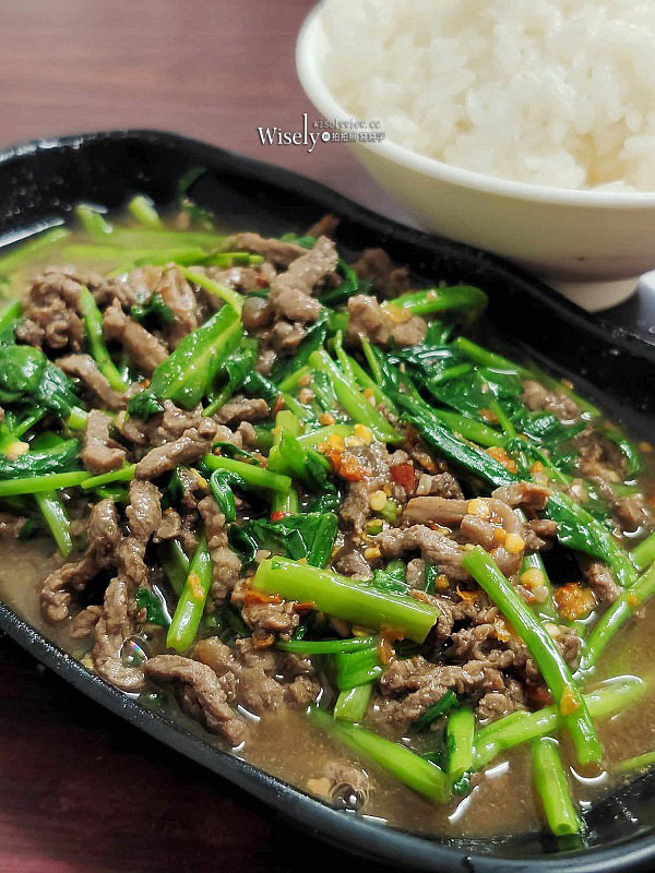 南港炒牛肉店︱老字號排隊小吃，鮮魚味噌湯米飯好吃~捷運南港展覽館站美食