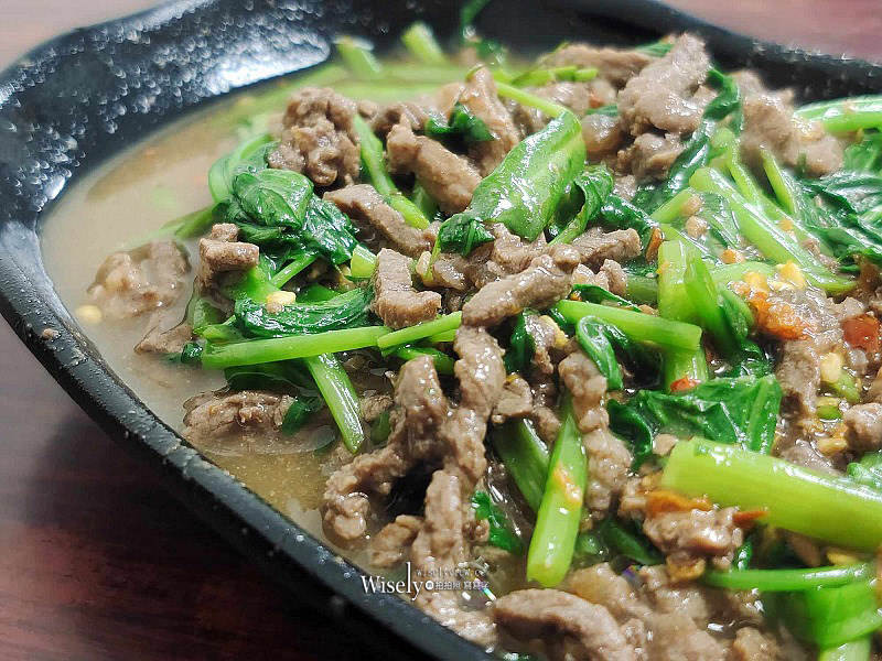 南港炒牛肉店︱老字號排隊小吃，鮮魚味噌湯米飯好吃~捷運南港展覽館站美食