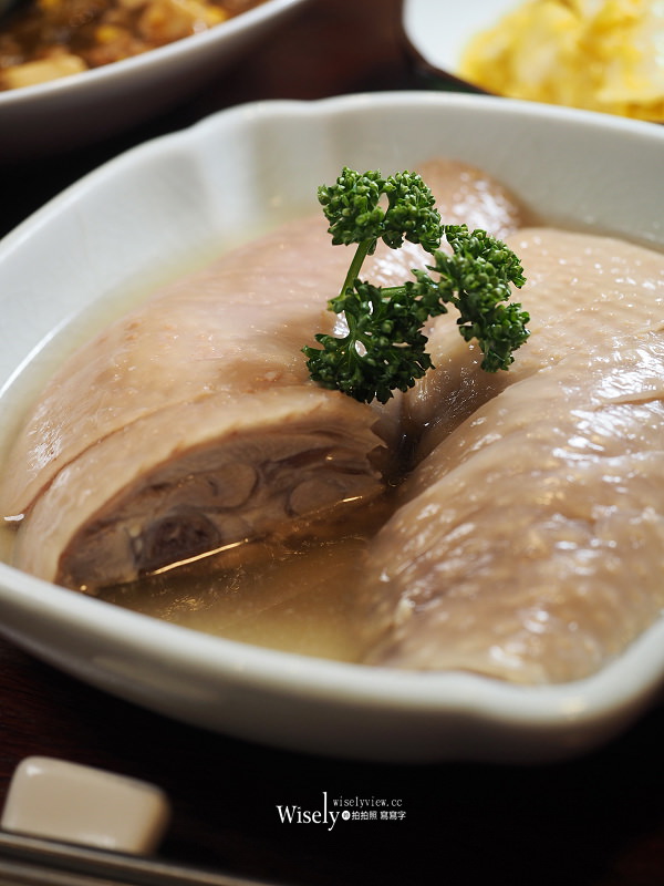 點水樓南京店。冬令滋補經典佳餚-完整菜單︱藥膳燉鱸鰻、黑蒜頭鮭魚卵炒飯、栗子紅棗燜羊肉、金銀蛋燒蹄筋、外婆紅燒肉～捷運小巨蛋站美食