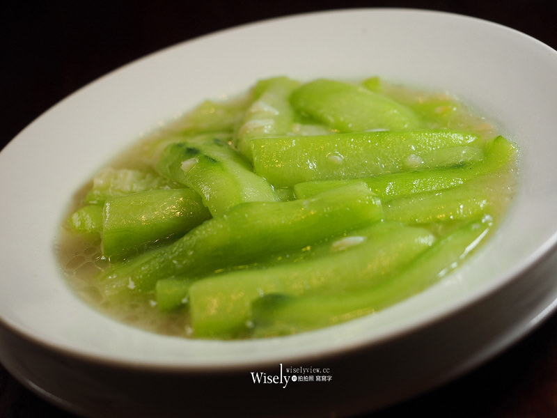 點水樓南京店。冬令滋補經典佳餚-完整菜單︱藥膳燉鱸鰻、黑蒜頭鮭魚卵炒飯、栗子紅棗燜羊肉、金銀蛋燒蹄筋、外婆紅燒肉～捷運小巨蛋站美食