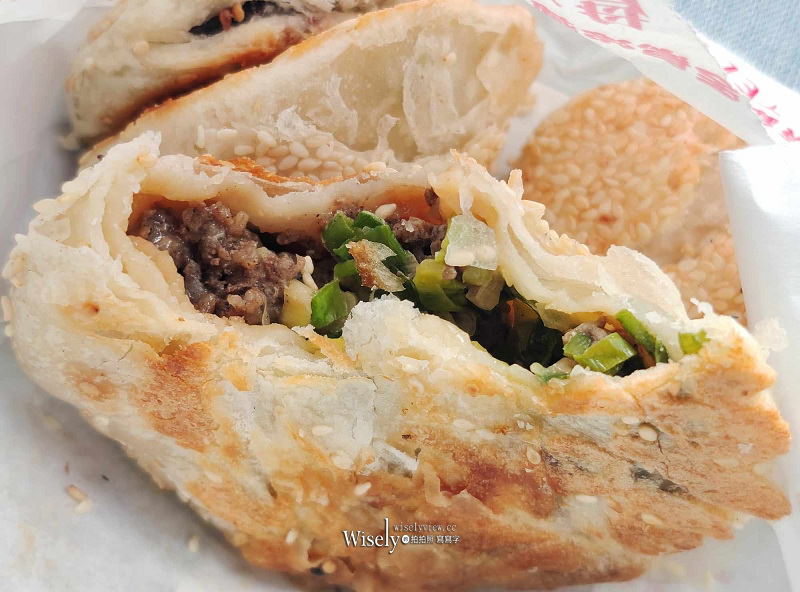 羅東燒餅碳烤燒餅︱市場秒殺酥烤銅板美食，大推料好必吃胡椒餅