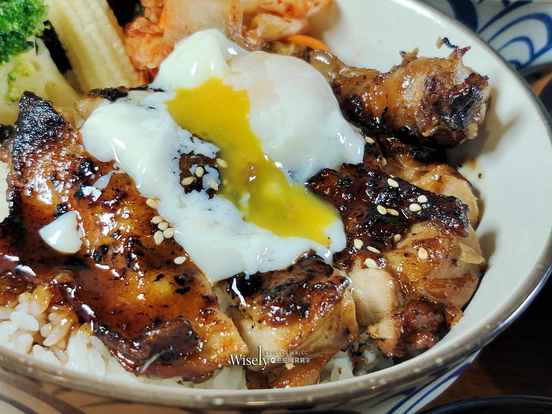 士林夜市。勝魂丼飯專門店︱白飯湯品飲料小菜吃到飽，炙燒咖喱炸雞多種選擇～捷運士林站美食